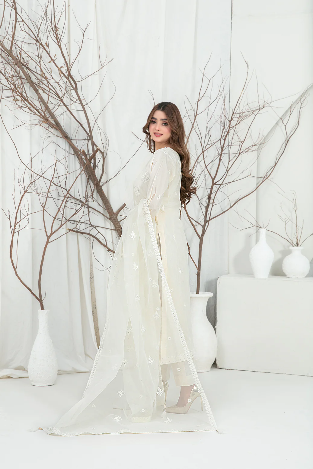 AENI 3pcs Unstitched Exclusive Emb Lawn [D-2204] - Image 3