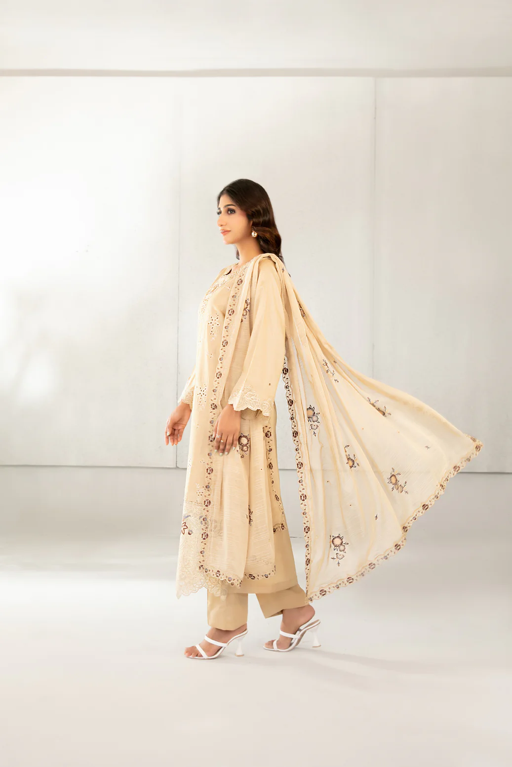 Azka 3pcs Stitched Emb Lawn [D-2825] - Image 2
