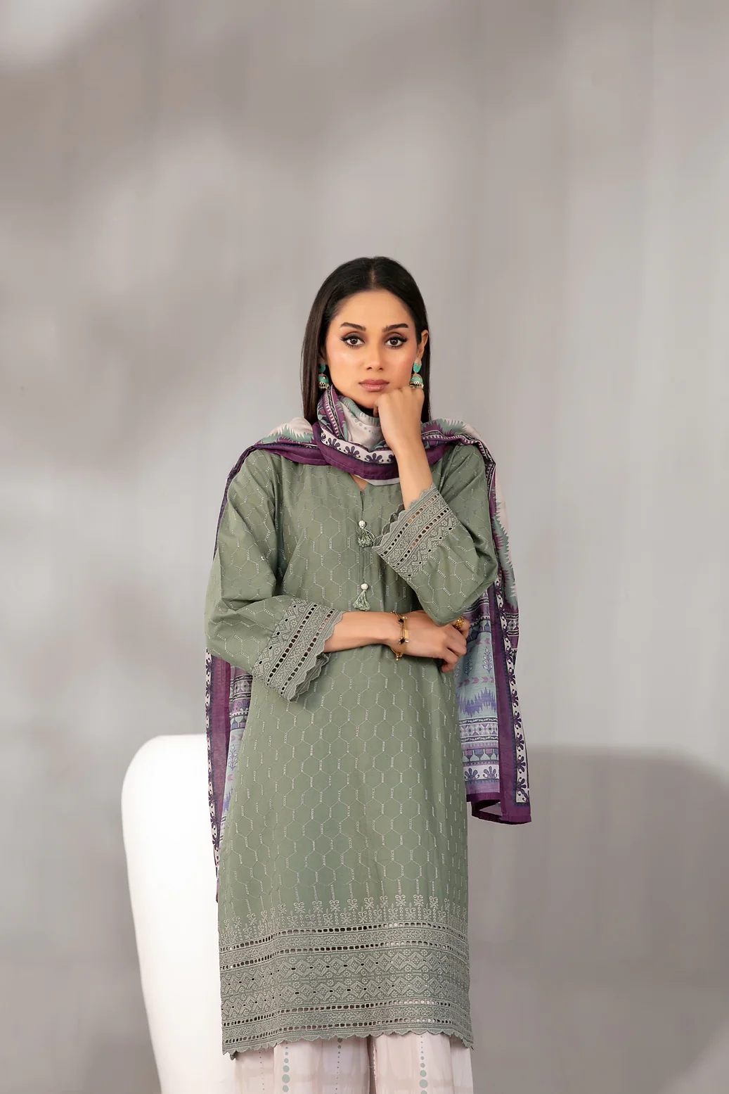 Lyel 3pcs Stitched Schiffli Emb Lawn [D-3204] - Image 3