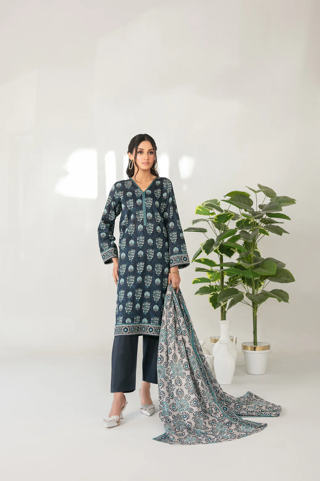 Mehza 3pcs Stitched Printed Lawn [D-3241]