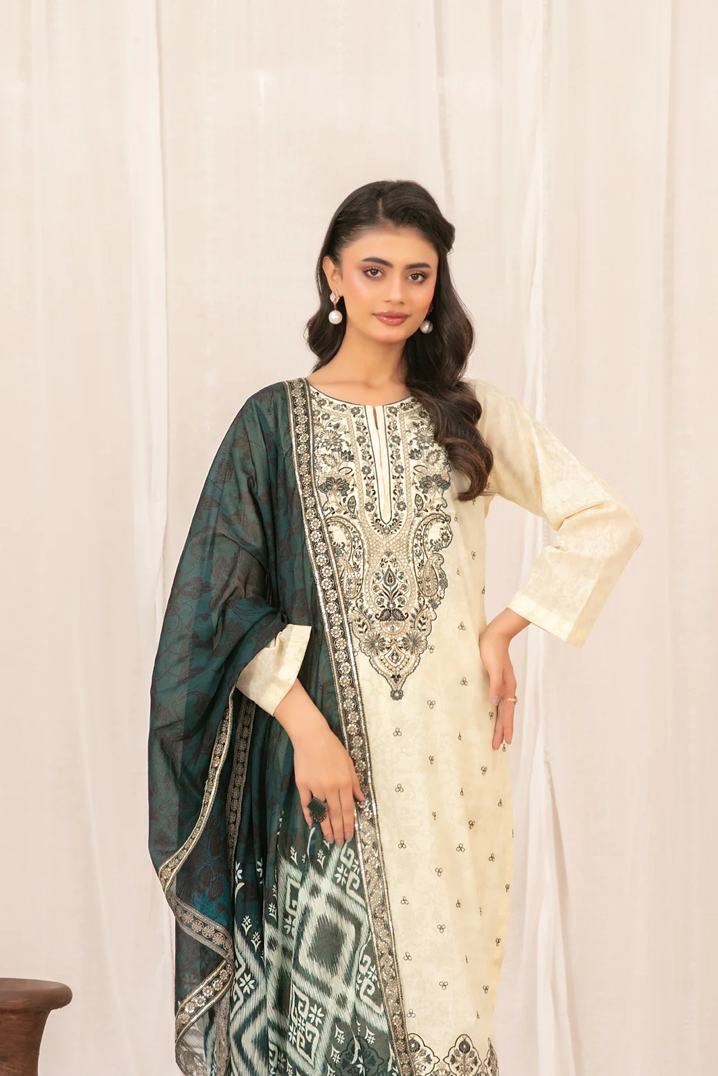 Saniyah 3pcs Un-Stitched Emb Printed Lawn [D-3428] - Image 3