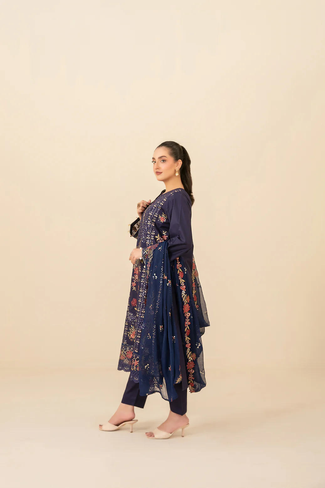 Faya 3pcs Stitched Emb Lawn [D-3811] - Image 2