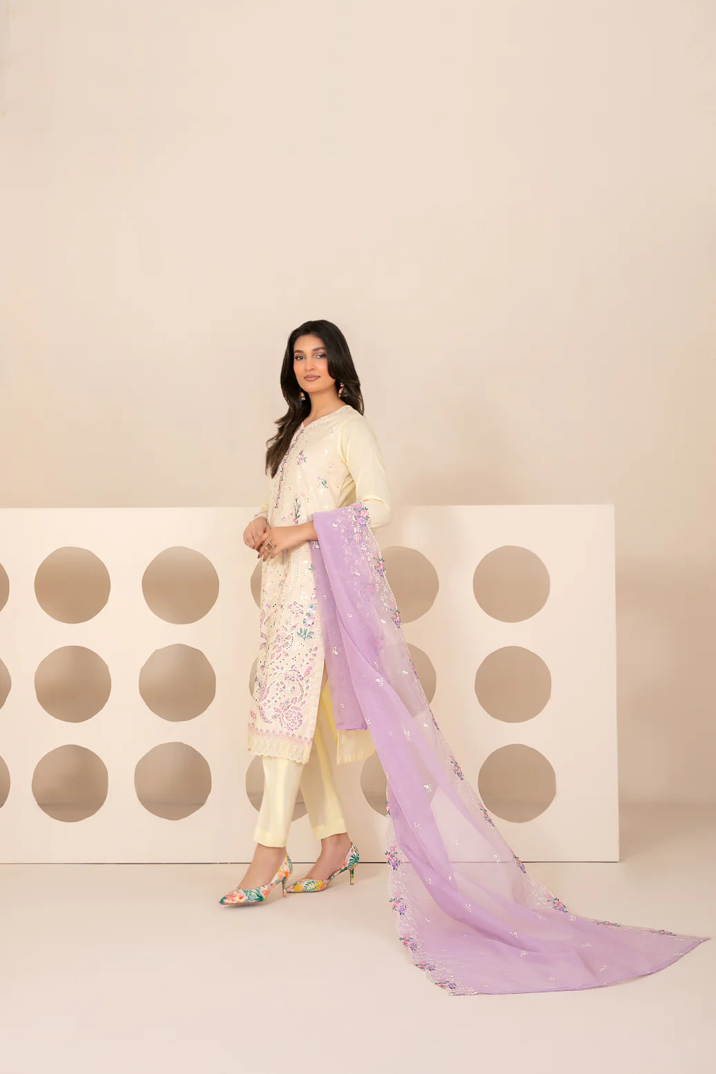 Tuba 3pcs Un-Stitched Emb Slub Lawn [D-3820] - Image 2