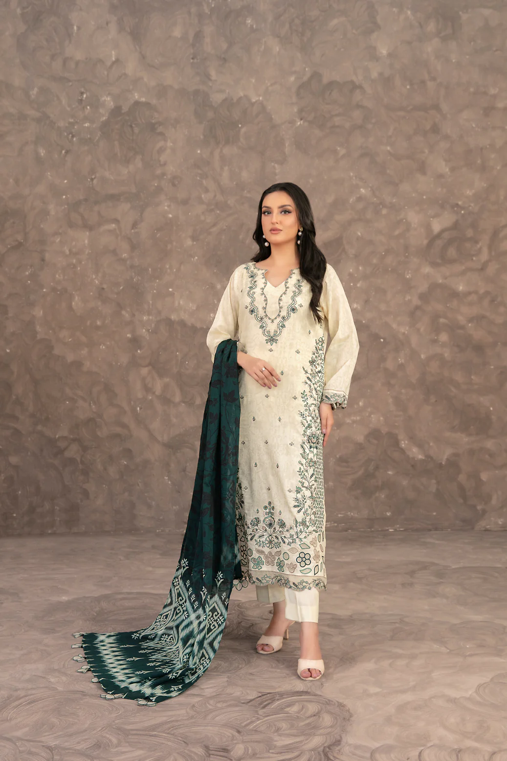 Merekah 3pcs Un-Stitched Emb Printed Lawn [D-3902]