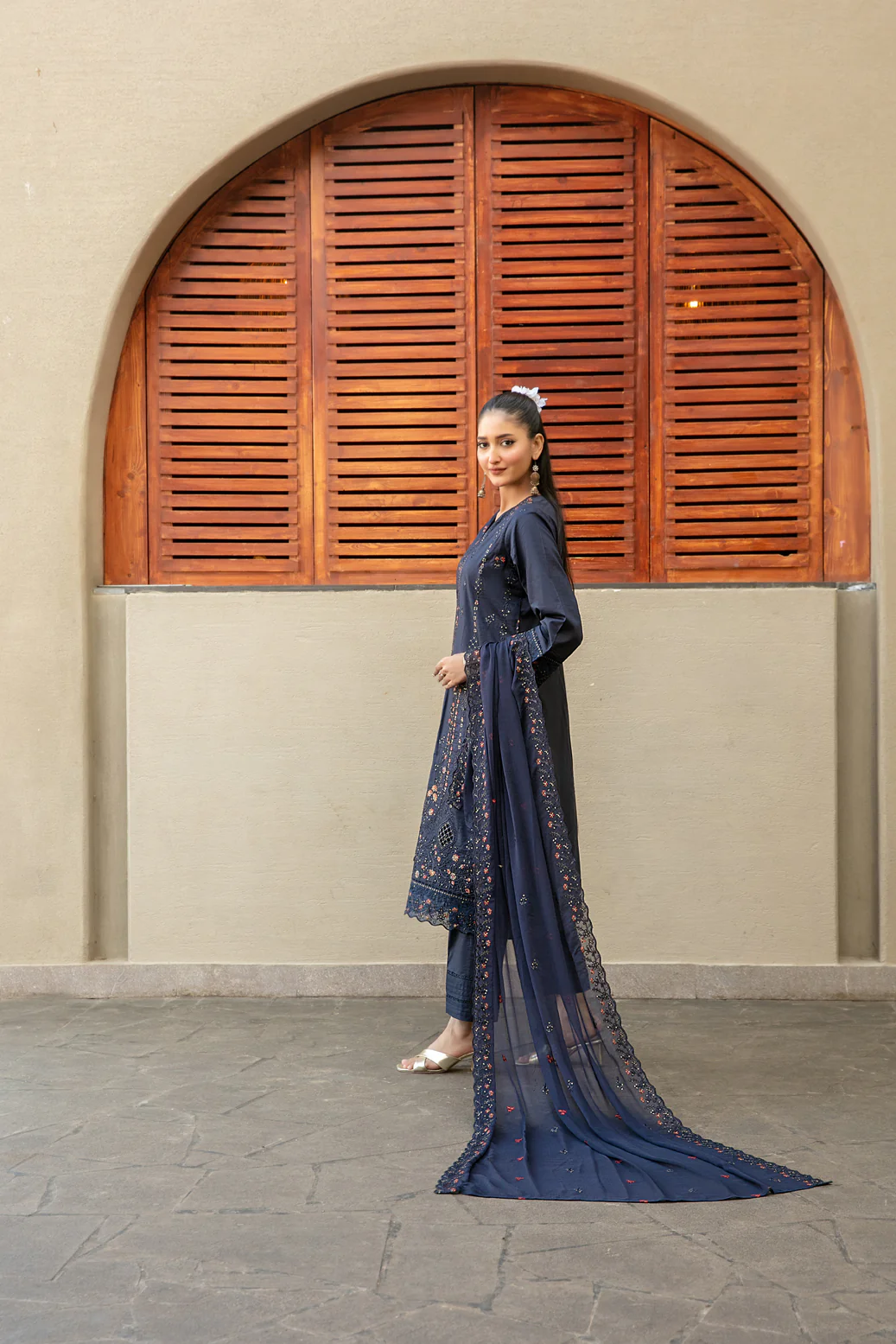 Pardes 3pcs Stitched Emb Lawn [D-4061] - Image 2