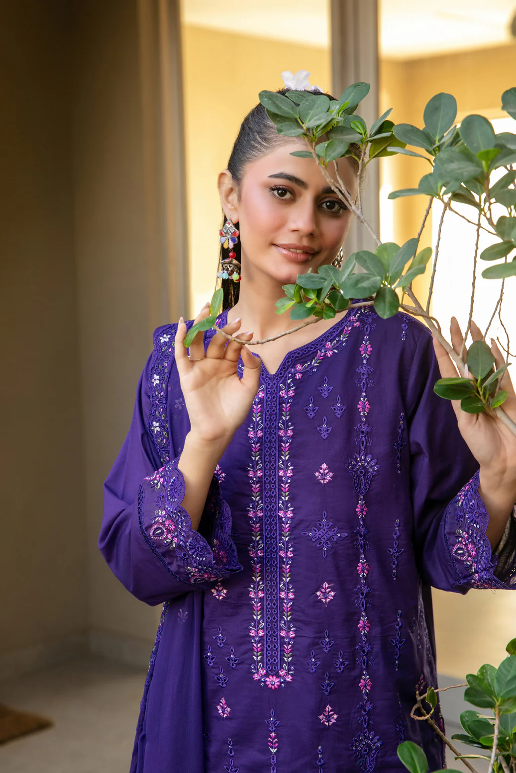 Pardes 3pcs Stitched Emb Lawn [D-4070] - Image 3