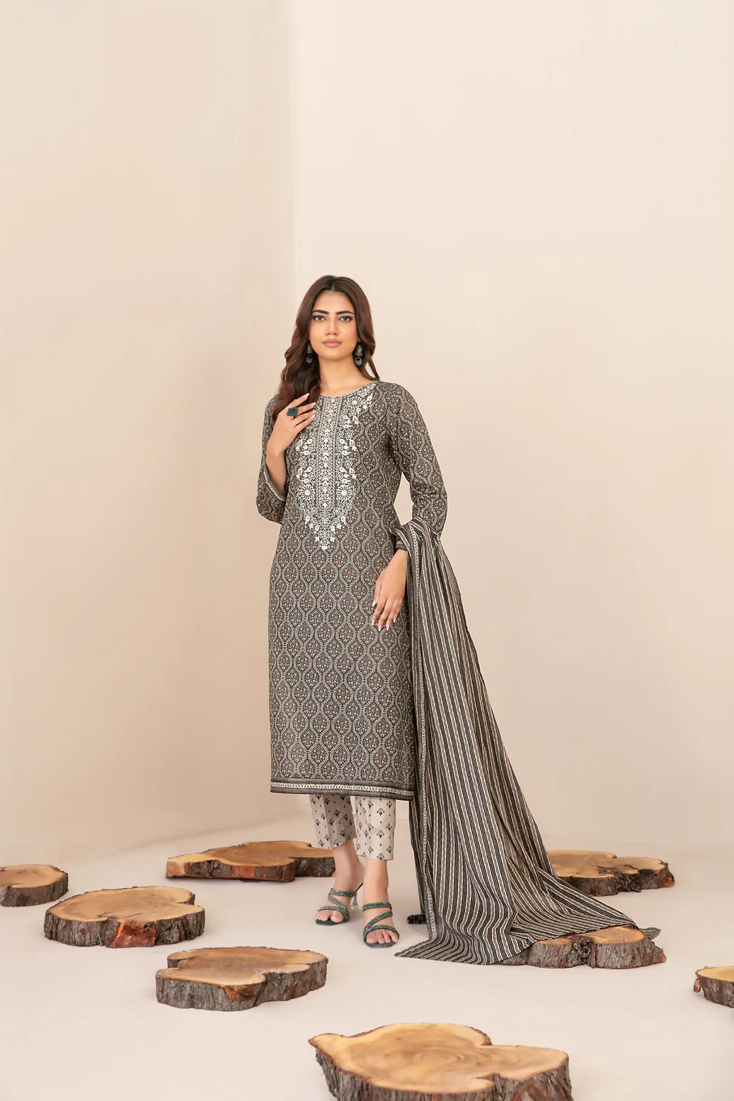 Tyla 3pcs Un-Stitched Emb Printed Lawn [D-4270]