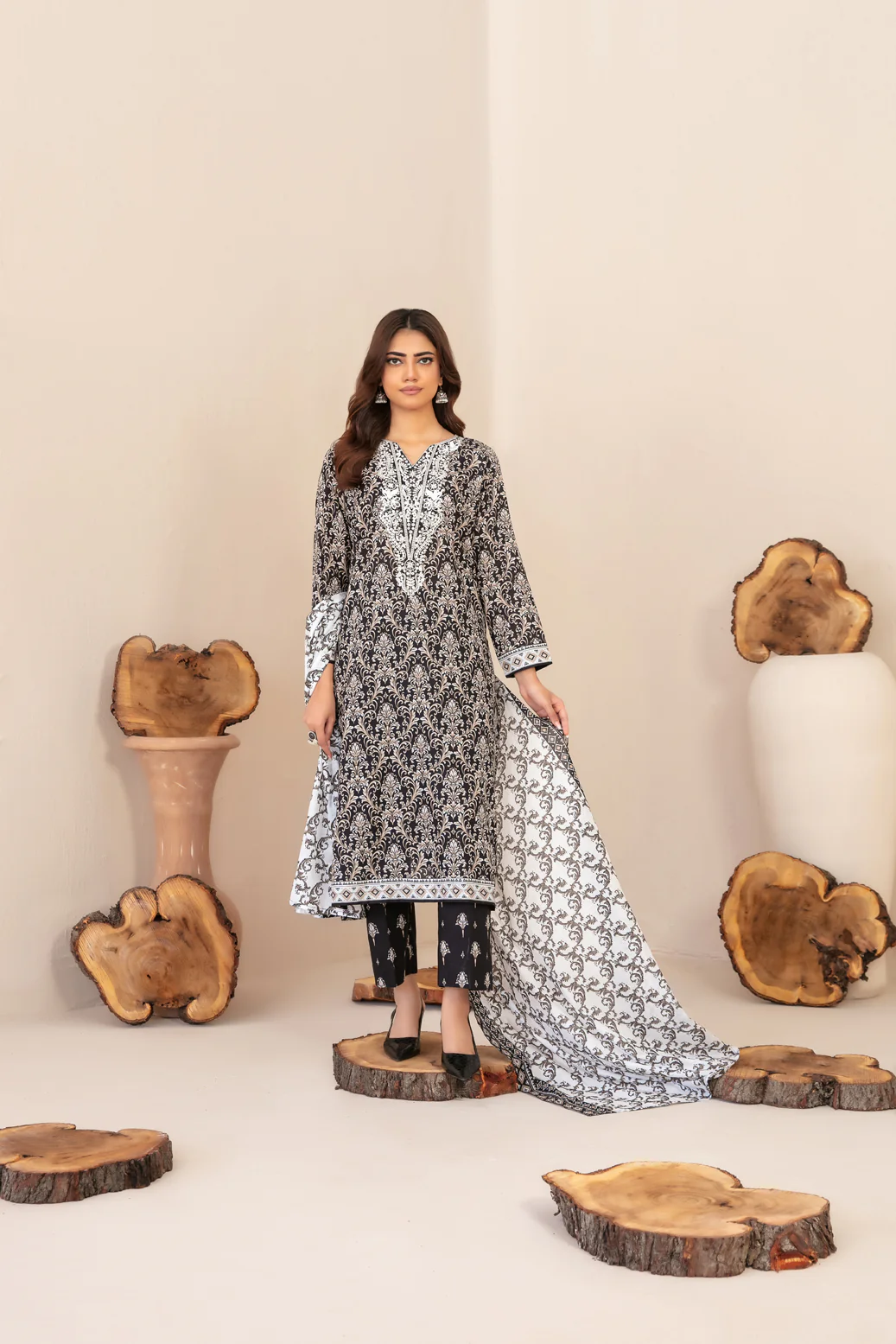 Tyla 3pcs Un-Stitched Emb Printed Lawn [D-4273]