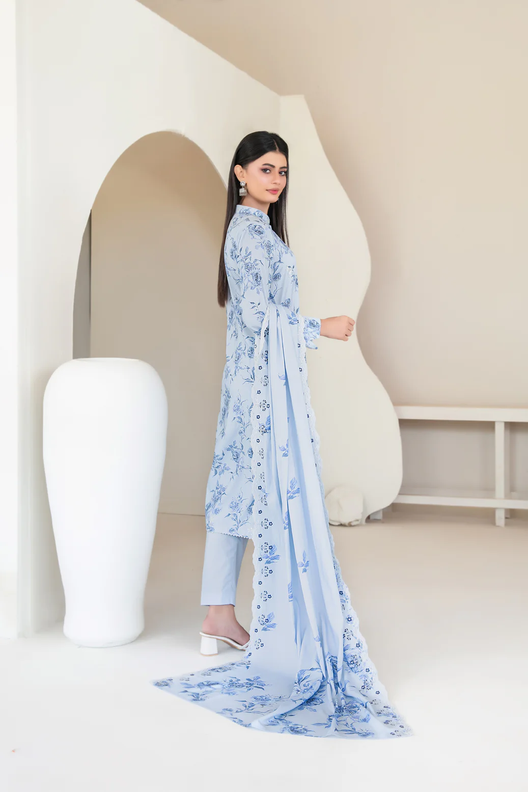 D-4424 - Muskaan VII - Image 2