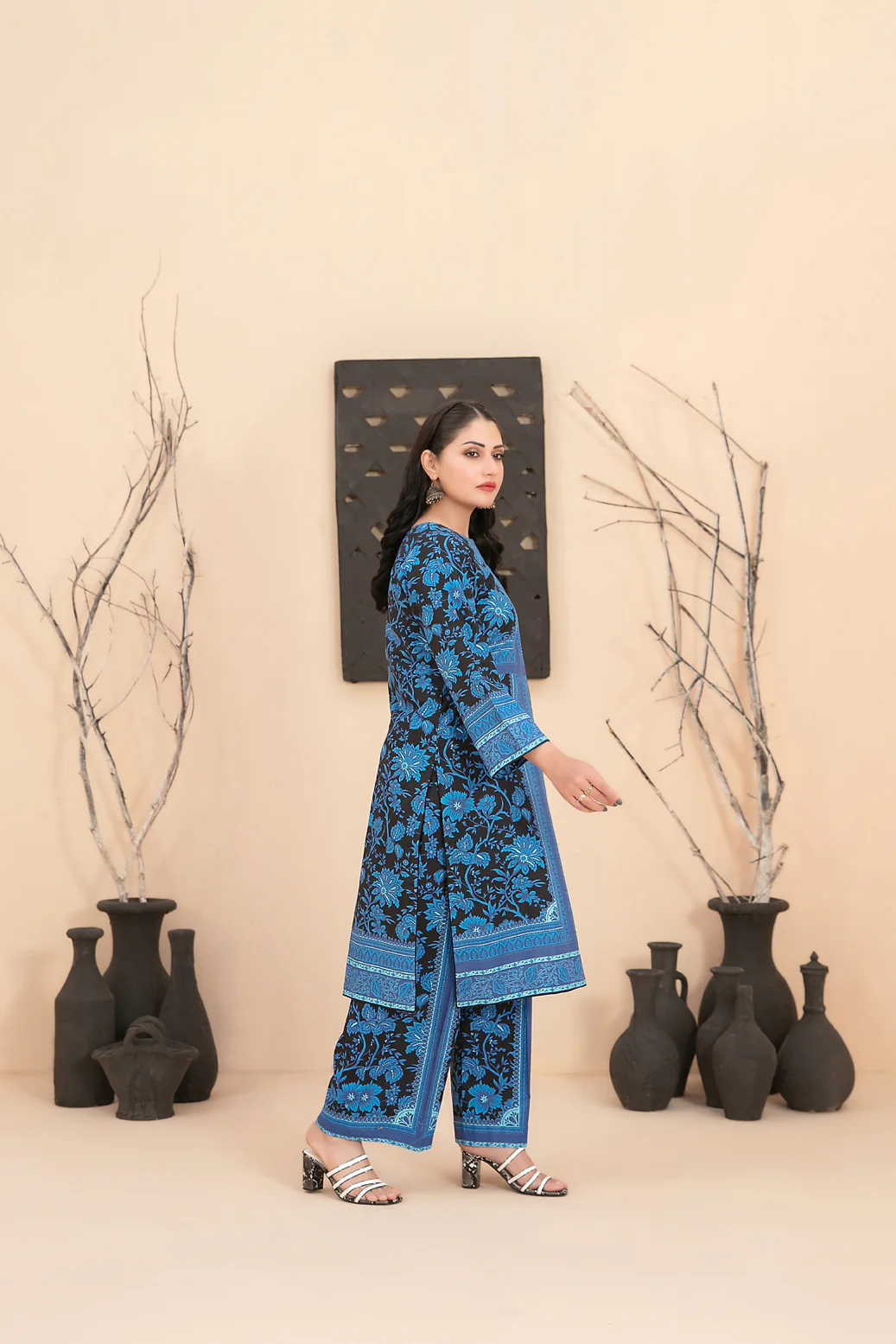 D-4610 - Dinah - Image 2