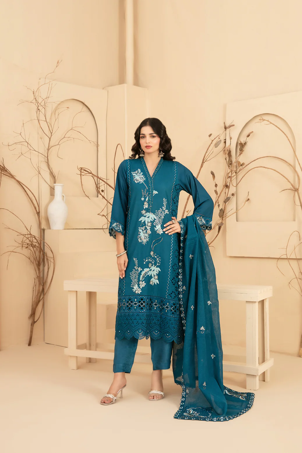 D-4657 - Amaira