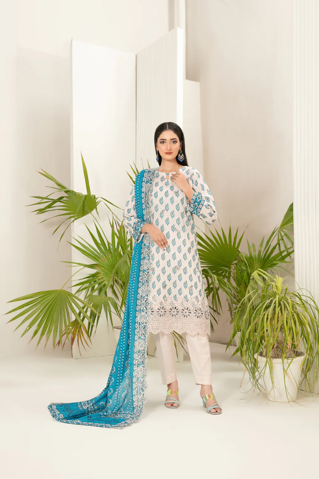 Sayuri 3pcs Un-Stitched Emb Lawn [D-4979(B)]