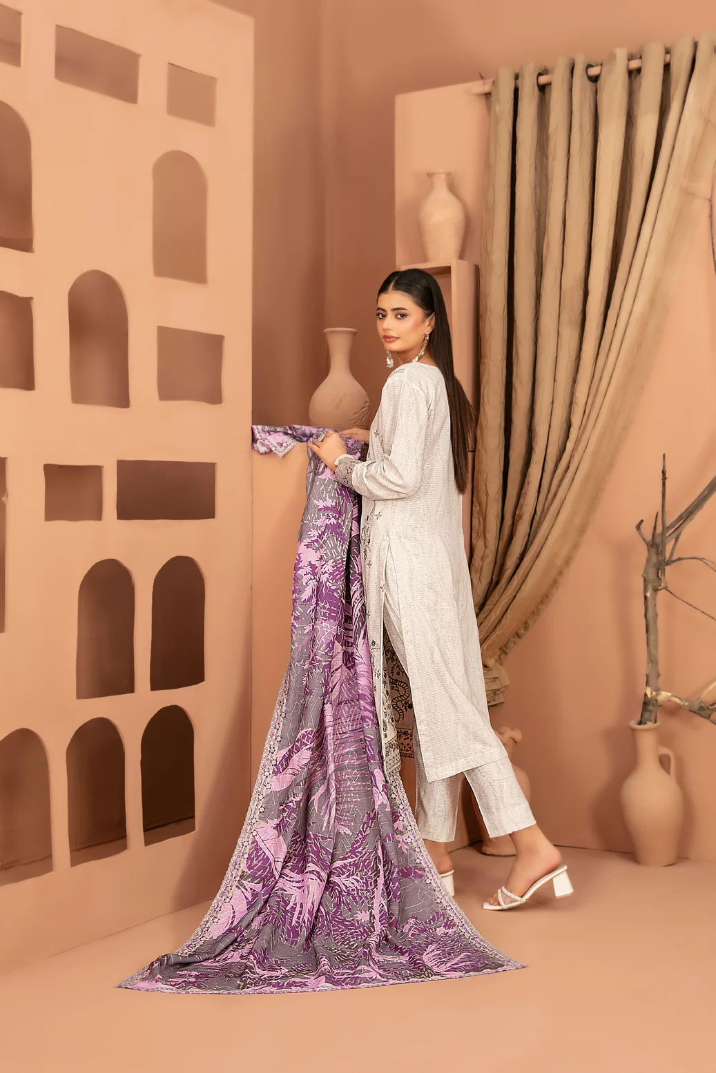 D-5102 - Mansha - Image 2