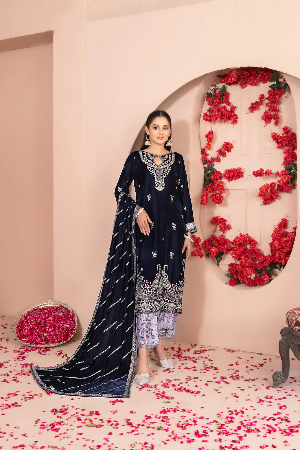Makhmali Un-Stitched Luxury Embroidered Premium Velvet        [D-5334]