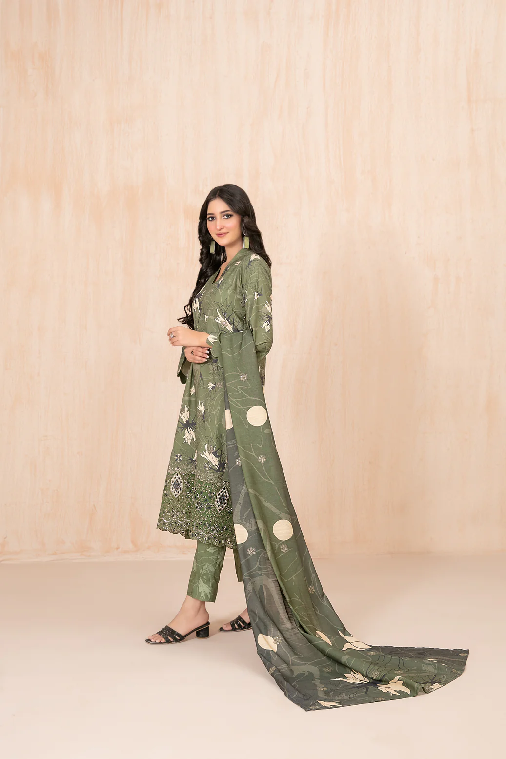 D-5629 - Azeena - Image 2