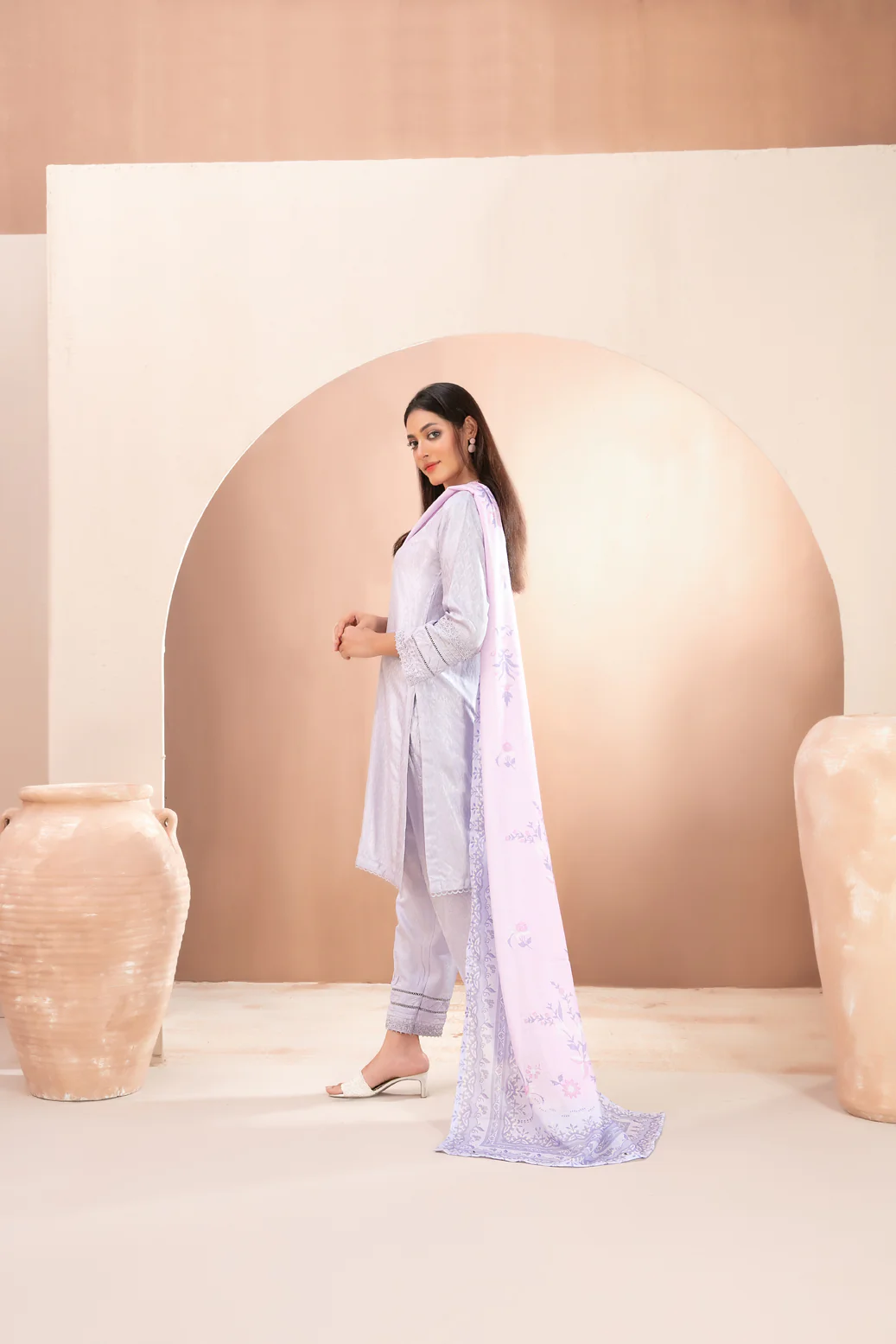 D-5663 - Noori - Image 2